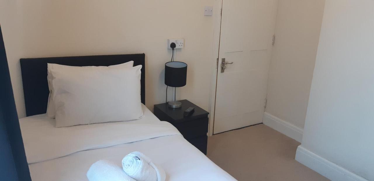 Carmel Serviced Rooms Southampton Room photo